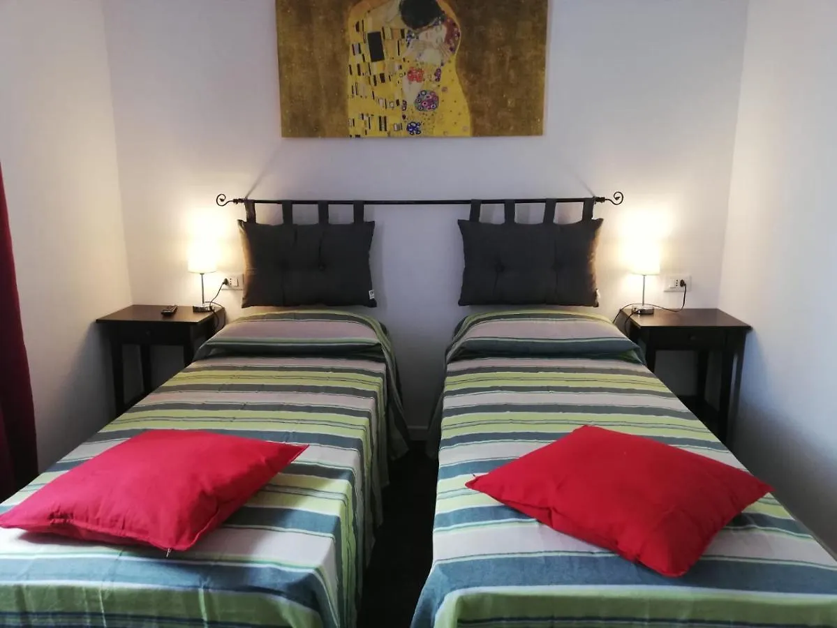 Sacripante Bed & Breakfast Ostellato 0*,